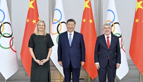 習(xí)近平會見國際奧委會主席考文垂和終身名譽主席巴赫